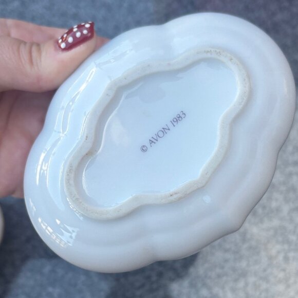 Vintage Avon 1983 Memories Are For Sharing Trinket / Music Box - Picture 4 of 7